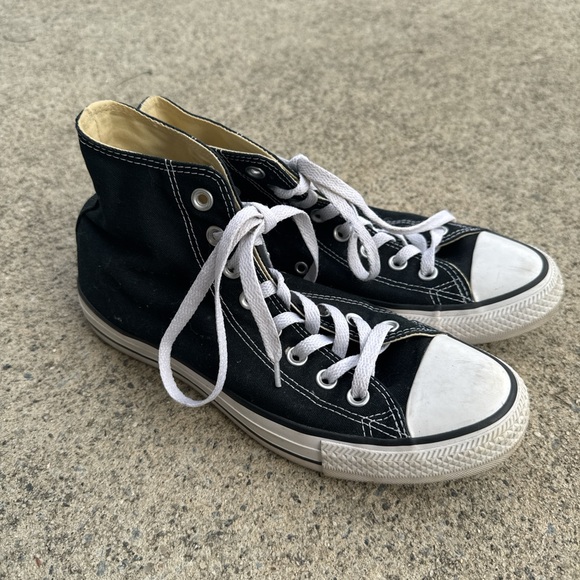 High top black and white converse chucks - Picture 1 of 4